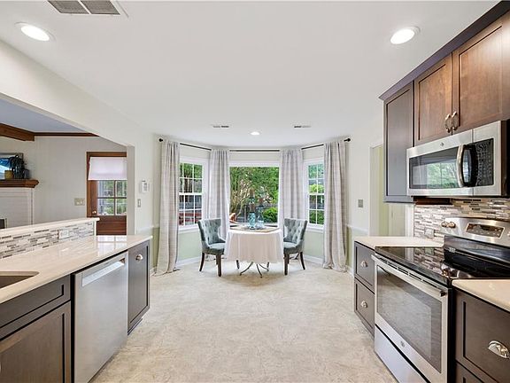 5th image of 5324 Crossfield Rd