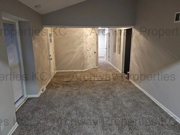 1600 W Elm Ter — Photo 12