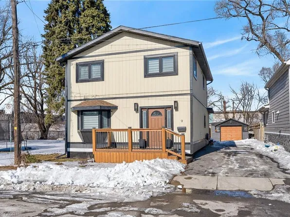 9 Bayside Ave, Hamilton, ON L8H 7B3