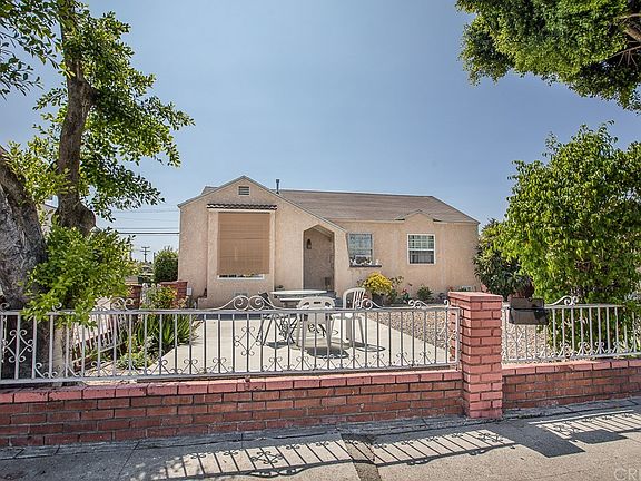 3rd image of 11412 Saticoy St