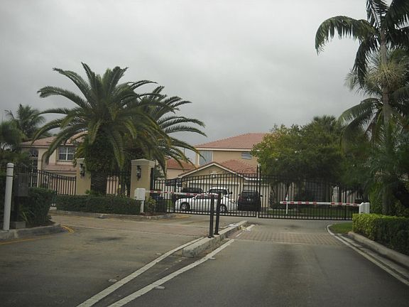 4th image of 17365 SW 31st Ct