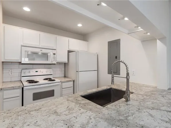 515 Southwest Pkwy APT 301, College Station, TX 77840