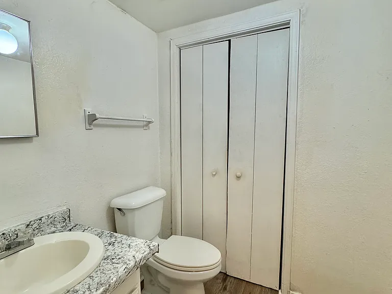 2401 SW 43rd St #6 — Photo 13