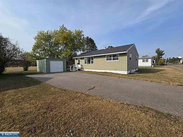 16 Hemlock Cir — Photo 1