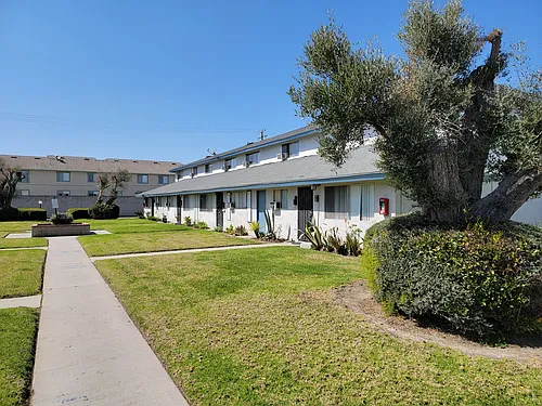 VILLA GARDENS Photo 1