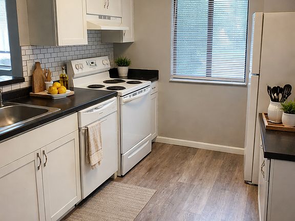 2nd image of 606 Pebble Place Dr APT A