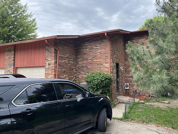 2nd image of 441 E Hillcrest Dr