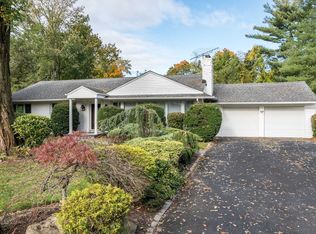 65 Andover Rd, Roslyn Heights, NY 11577