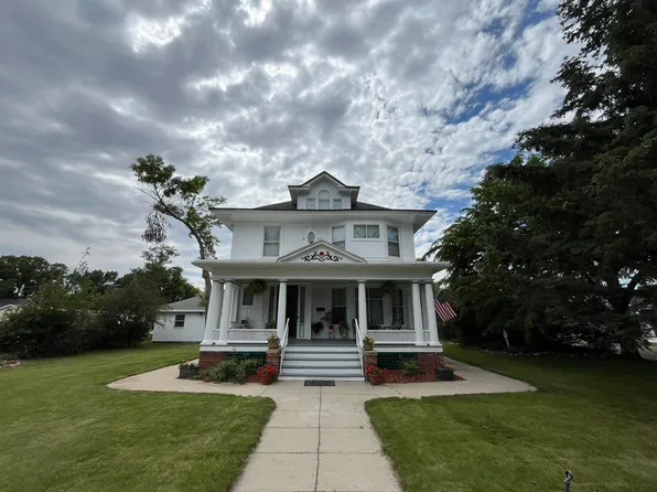 210 N 4th St, Groton City, SD 57445