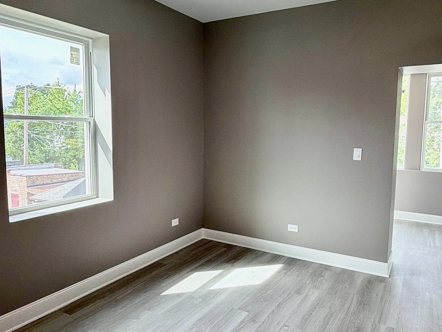 3 bed, 1100 sqft, $1,985 — Photo 4