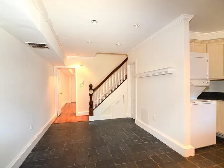 622 3rd St NE #B — Photo 7