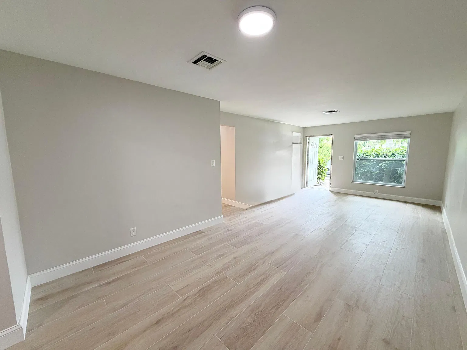 2 bed, 1.0 bath, 2217 sqft, $2,950 — Photo 3