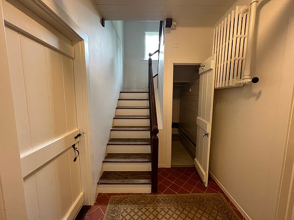 5th image of 10 Herb Rd