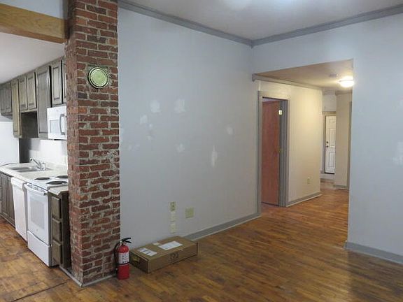 3rd image of 1002 W Cherry St