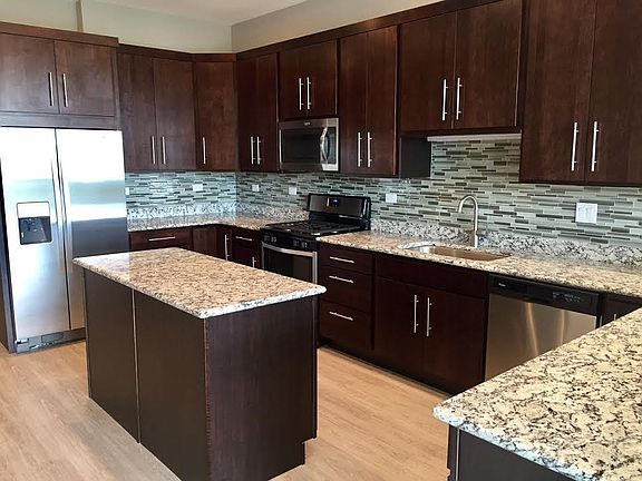 Beutiful Kitchen with Stainless Steel and Granite