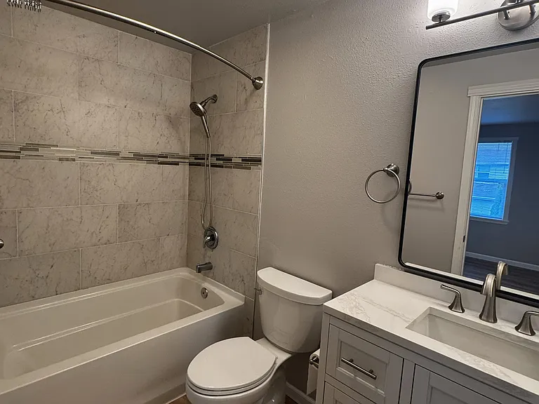 2nd bedroom bath
