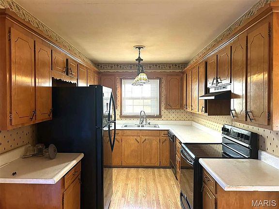 3rd image of 402 N Louise Ave