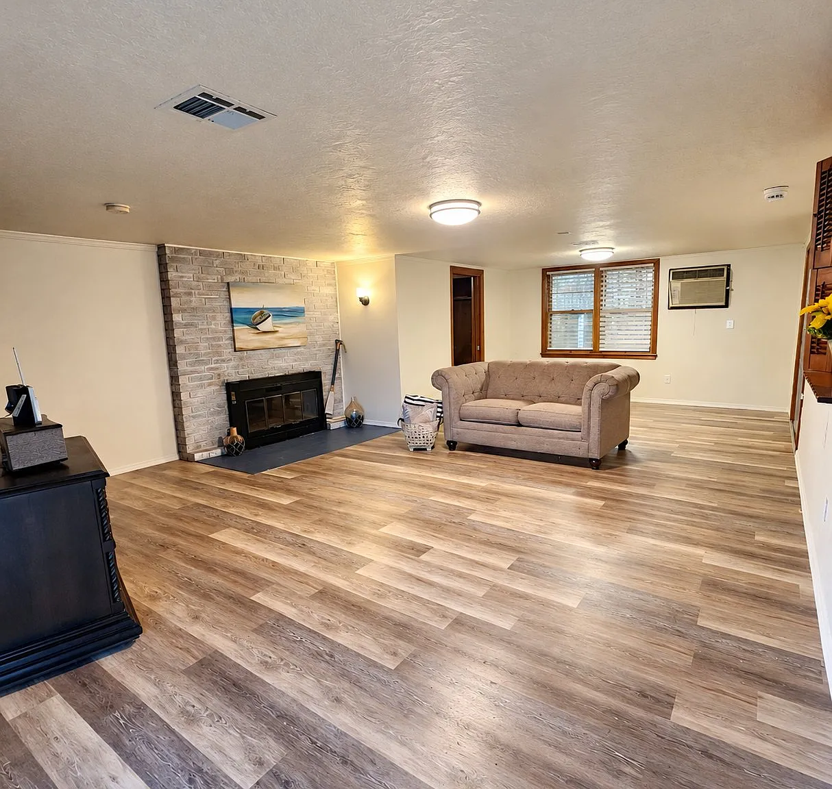 2 or 3 Bedroom-2 Full Bath-$1050 mo — Photo 1
