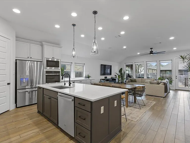 557 Jefferson Dr — Photo 8