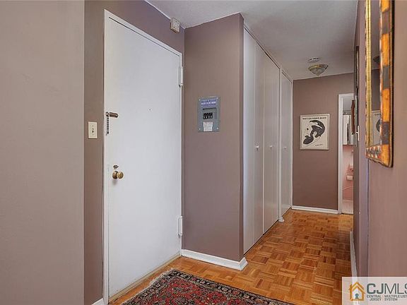 4th image of 123 S Adelaide Ave APT 4D