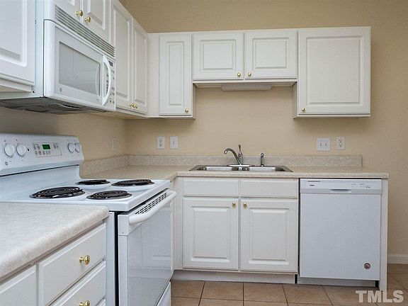 3rd image of 2511 Huntscroft Ln APT 300