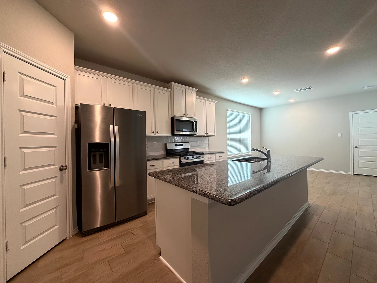 4 bed, 2711 sqft, $2,800 — Photo 4