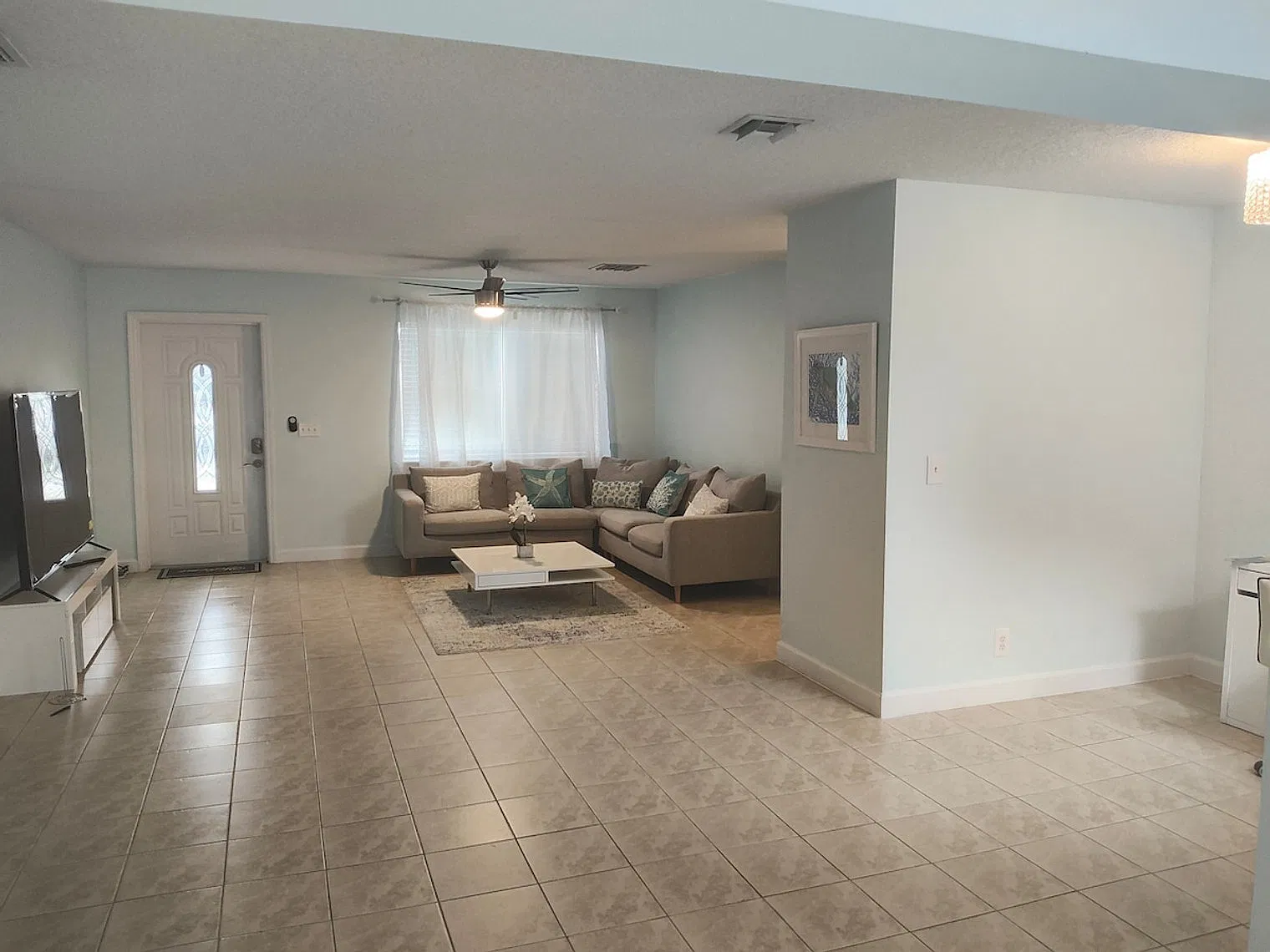 5 bed, 3.0 bath, $8,991 — Photo 2