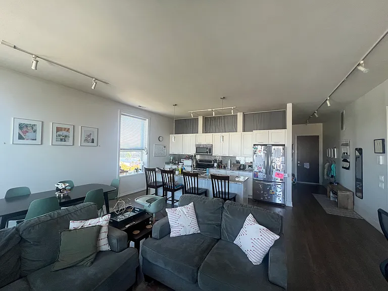 4421 N Clark St #303 — Photo 1