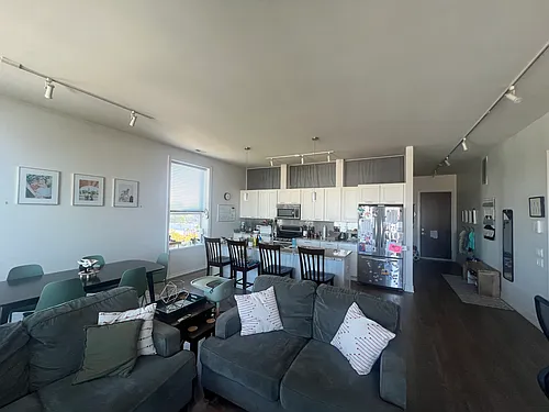 4421 N Clark St #303 Photo 1
