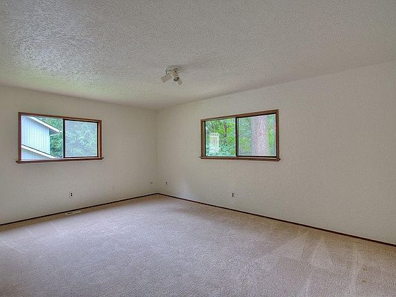 3rd image of 1515 207th Pl NE