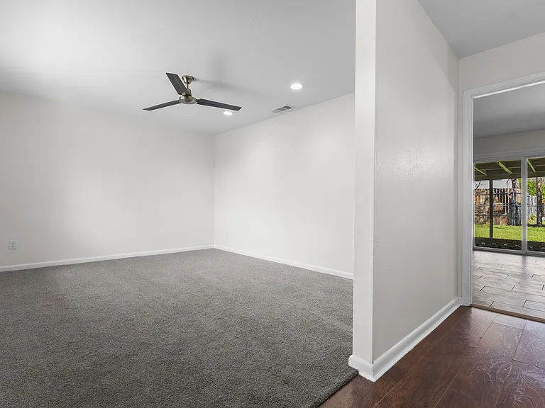2909 Grove St — Photo 2