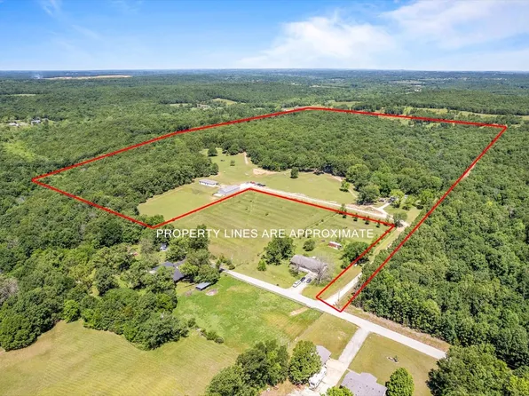 1523 W Farm Rd #40, Pleasant Hope, MO 65725