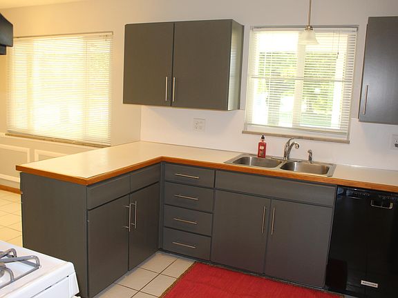 4th image of 2738 Westmont Blvd