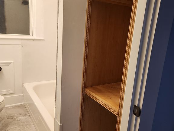 2nd image of 13 King St #13A
