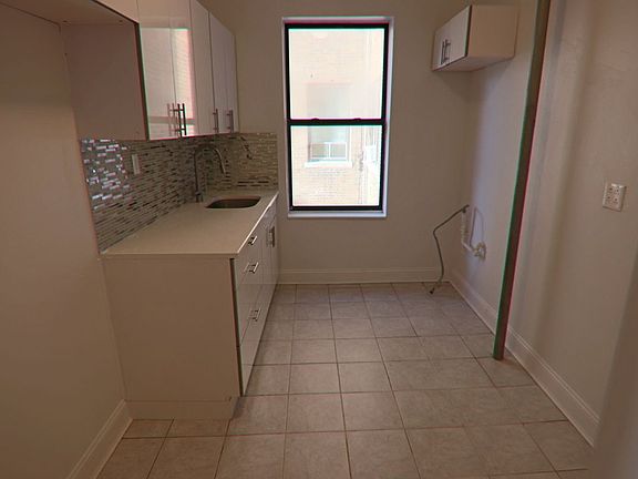 4th image of 19 Cumming St APT 2L