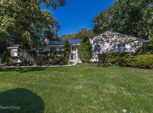 29 Mark Dr, Smithtown, NY 11787
