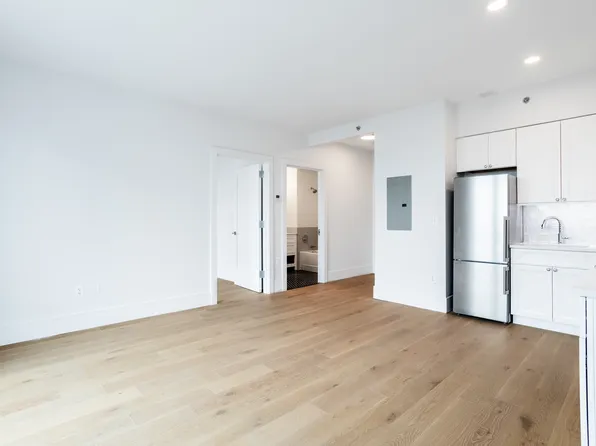 865 Rogers Avenue image 7 of 8