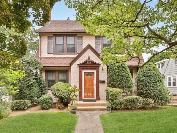 8 Shelley Avenue, Valhalla, NY 10595