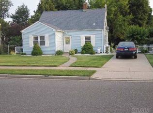 86 Butternut Ln, Levittown, NY 11756