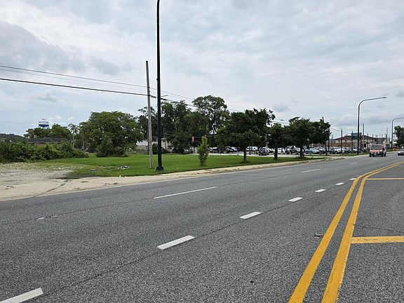 5th image of 7200 S Harlem Ave