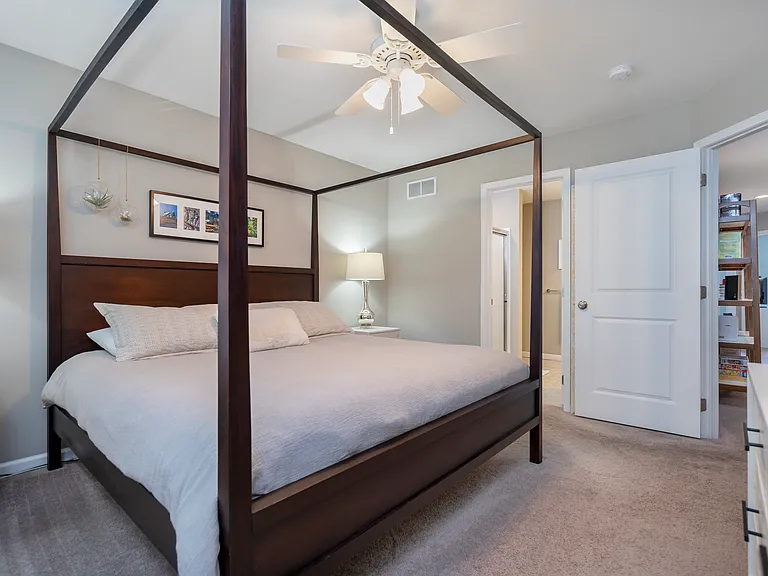 704 Bridgeview Dr — Photo 17