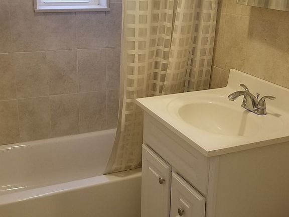 4th image of 2458 27th St APT 2A