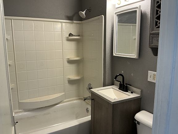 4th image of 507 10th Ave S