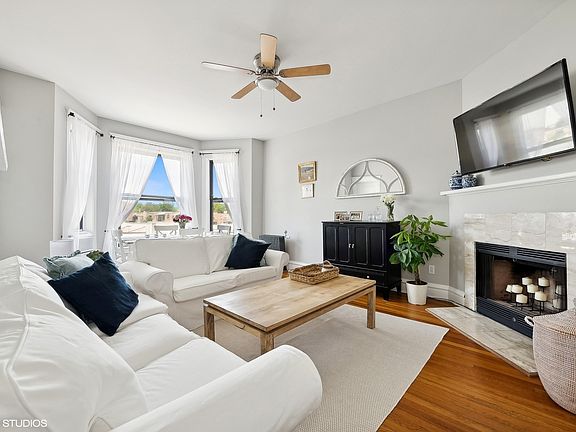 2nd image of 739 W Wellington Ave #3