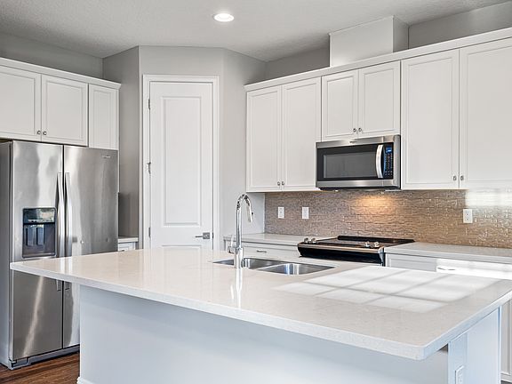 3rd image of 6584 Calamondin Dr