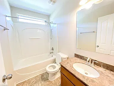 5 bed, 2256 sqft, $1,900 — Photo 2