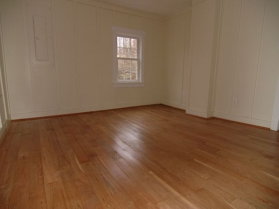 4th image of 102 N Rogers St