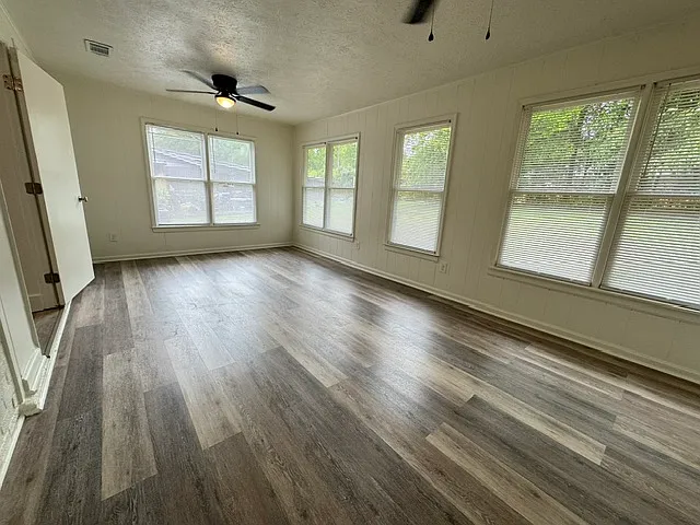 1526 Barcelona Dr — Photo 6