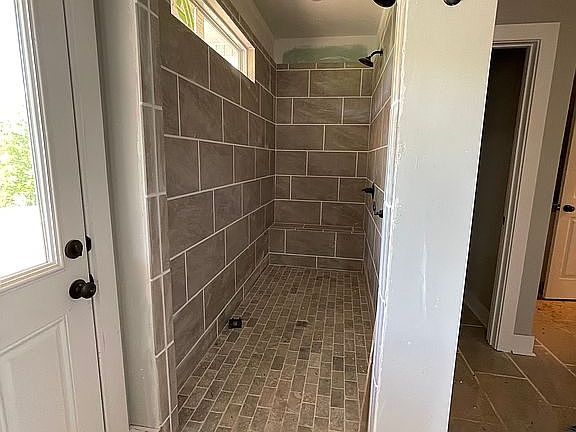 Walk-in shower 