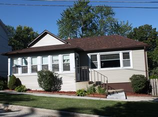 708 Hickory St, Lemont, IL 60439